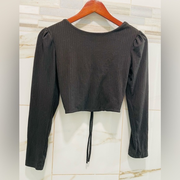 Chic Black Ruched Crop Top - Picture 4 of 8